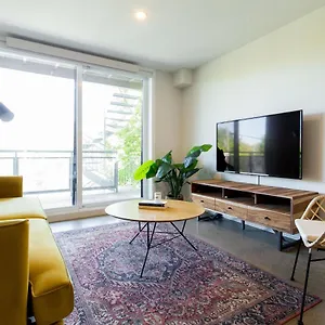 Huge & Swanky By Atwater Market By Den Stays Apartment